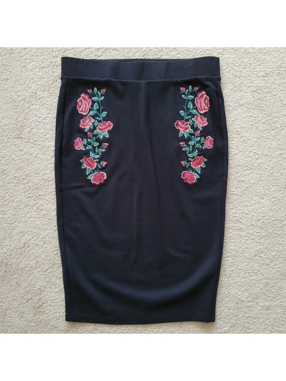 Torrid Spanish Pencil Skirt 00 Plus Size Womens Black Red Floral Elastic Knee